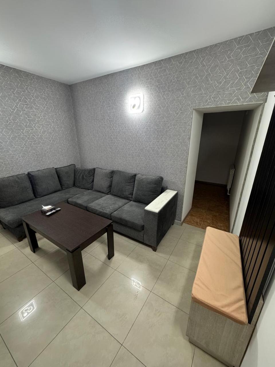 Lux Plaza Hotel P'arak'ar Exterior photo